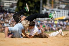 Matthias Sempach (links) gegen Werner Suppiger im 5. Gang. (Bild: Philipp Schmidli)