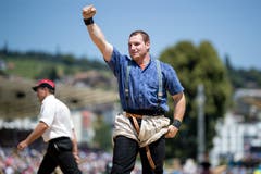 Joel Wicki jubelt nach seinem Sieg im 4. Gang. (Bild: Philipp Schmidli)