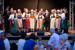 Der Trachtenchor tritt auf. (Bild: Edi Ettlin, Stans, 9. Juli 2018)