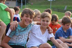 Patrick und Silas haben Spass im Pfarreilager in Hasle. (Bild: Jolanda Schaller)
