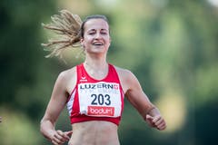 Julia Niederberger (18) vom LA Nidwalden ist über 100 Meter beim nationalen Programm die schnellste Läuferin. Die Zeit: 12.09 Sekunden. (Bild: Urs Flüeler / Keystone (Luzern, 9. Juli 2018))