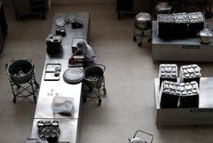 Im Spital werden die Medikamente für die Geretteten bereitgestellt. (Bild: Rungroj Yongrit/AP (Chiang Rai, 10 Juli 2018))