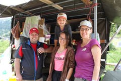 Iwan und Rita Zgraggen zusammen mit Tochter Anja und Gottenkind Anita Gisler. (Bild: Markus Zwyssig (Göscheneralp, 7. Juli 2018))