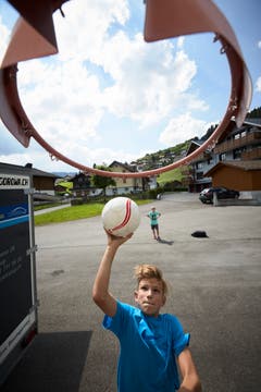 Flavio Penice beim Ballspiel. (Bild: Jakob Ineichen, 7. Juli 2018)
