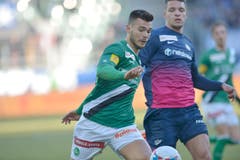 Mit diagonalen Streifen: Goran Karanovic in der Saison 2013/14. (Bild: Ralph Ribi)