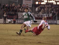 Ab der Saison 2004/05 war «Gate 24» mehrere Jahre Trikotsponsor des FC St.Gallen - im Bild der chilenische Mittelfeldspieler Julio Lopez. (Bild: Michel Canonica)