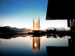 Das Wasser KKL von 2016 schön sauber. Und der Wagenbachbrunnen in der Morgen Sonne. (Bild: Walter Buholzer)