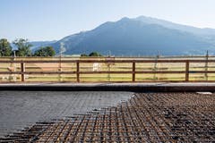 Ultra-Hochleistungs-Faserbeton enthält drei bis vier Mal mehr Zement sowie mehr Bindemittel als normaler Beton. (Bild: Alexandra Wey / Keystone (Goldau, 12. Juli 2018))