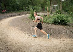 Mit einem Zwölf-Minuten-Lauf auf der Finnenbahn lässt sich die Ausdauer testen. (Bild: Ralph Ribi)
