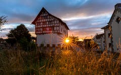 Sonnenuntergang bei der Burg Zug. (Bild: Daniel Hegglin)