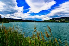 Starker Wind bildet Wolkenbilder über dem Ägerisee. (Bild: Ernst Rohrer (Maisbühl Ägeri, 28. Juni 2018))