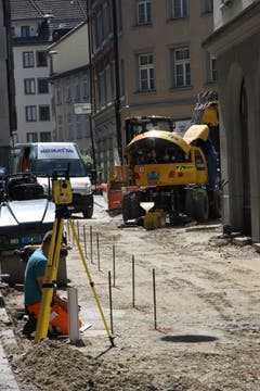 Attraktivere Gassen: Die Brühlgasse wird derzeit auf die Pflästerarbeiten vorbereitet. (Bild: Reto Voneschen)