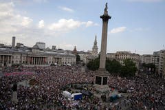 Zehntausende Menschen sind am Freitag gegen den Besuch von US-Präsident Donald Trump in Grossbritannien auf die Strasse gegangen. (Bild: AP Photo/Luca Bruno)