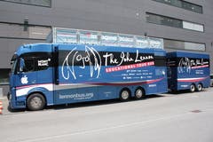 Der John Lennon Educational Tour Bus stand von Montag bis Mittwoch in Schaan beim langjährigen Sponsor Neutrik AG.