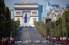 Die abgesperrte Champs Elysees am Samstagmorgen. Die Behörden erwarten hier am Samstag und zum WM-Final vom Sonntag rund 1 Million Menschen
