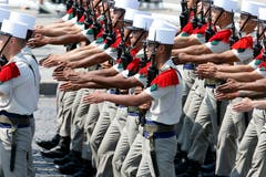 Eine Einheit der Fremdenlegion zieht am Publikum vorbei. (Bild: Thierry Chesnot/Getty Images)