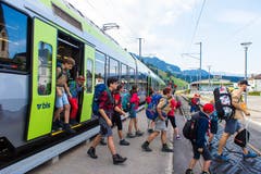 Die ersten Kinder treffen in Escholzmatt ein. (Bild: Dimitri Gwinner v/o Sherpa)