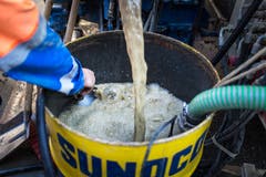Die gesamte Bohrung wird stets mit Wasser gekühlt - die Doppelkernrohre würden sonst schmelzen. (Bild: Michel Canonica)