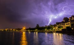 Gewitter über der Stadt Zug. (Bild: Daniel Hegglin, 16. Juli 2018)