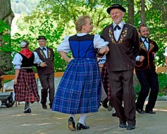 Die Trachtengruppe Alpnach. (Bild: Robert Hess (Alpnach, 15. Juli 2018))