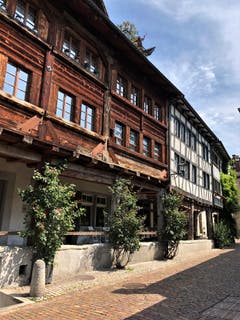 "Wer das Alte zerstört, ist des Neuen nicht wert" ! Fotografiert in der wunderschönen Rosenstadt Rapperswil. (Bild: Margrith Imhof-Röthlin)