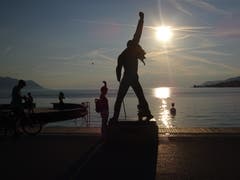 Erbarmungslos blendende Sonne beim Blick auf den Genfersee. (Bild: Josef Müller)