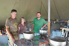Für das gute Essen zuständig sind in der Gamser Schar Hans Lenherr (von links), Doris Schmid und Alex Niedermann.