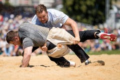 Christian Schuler (rechts) gegen Stefan Arnold im 5. Gang. (Bild: Philipp Schmidli)