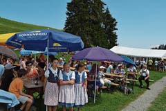 Schattenplätze sind an der Älplerchilbi auf Gamperfin waren an diesem herrlichen Sommertag begehrt.