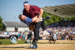 Joel Wicki (unten) gegen Christian Stucki im Schlussgang. (Bild: Philipp Schmidli)