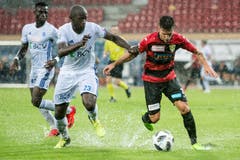 Lausannes Igor Nganga (links) gegen den Krienser Diogo Costa (Bild: Jean-Christophe Bott / Keystone)