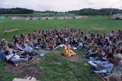 Die Pfadi Baar am Schlusslagerfeuer in Münchwilen. (Bild: Katja Imfeld v/o Abou)