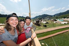 Die Rothenburger Pfadi auf ihrem Aussichtsturm. (Bild: Eveline Beerkircher (Escholzmatt, 19. Juli 2018))