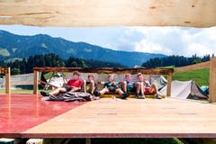 Die Pfadi Inwil ruht sich in der Sonne aus. (Bild: Eveline Beerkircher (Escholzmatt, 19. Juli 2018))
