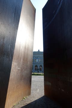 Richard Serras "Trunk" (1987) im St. Galler Stadtpark. (Bild: Ursula Gebendinger)