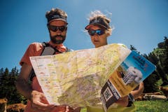 Fit mit Karte: Das Feriengebiet wartet mit Trails für Läufer und Biker auf – und mit den nötigen Infos. (Bild: Marc Daviet)