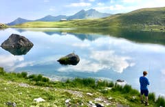 Fischen am Mittelpunkt der Schweiz, fotografiert beim Seefeldsee (Älggialp). Bild: Markus Brülhart