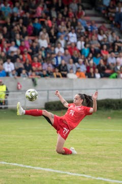 Spektakulär: Geraldine Reuteler. Bild: Urs Flüeler / Keystone (Zug, 21. Juli 2018)