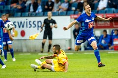 Luzerns Christian Schneuwly stolpert. Bild: Philipp Schmidli (Luzern, 21. Juli 2018)