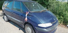 Die Autos ohne Kennzeichen, die auf öffentlichen Parkplätzen von Gesetzes wegen nicht abgestellt werden dürften, sind mittlerweile verschwunden. Die Abfälle aber sind noch immer dort. (Bild: Bilder: Kurt Latzer)