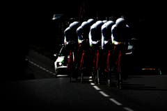 Teamarbeit: Die französische Mannschaft Fortuneo-Samsic beim 35,5 km langen Zeitfahren.Bild: Yoan Valat/EPA (Cholet, 9. Juli)