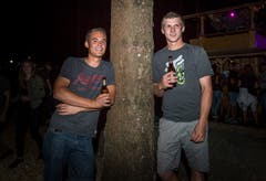 Die Frau fehlt noch, solange tuts auch der Baum in der Mitte.