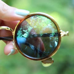 Foto durch die Sonnenbrille der Pfadi Seppel. (Lagerbild)