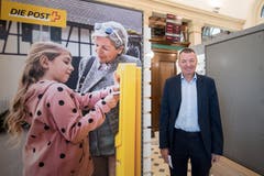 Erich Schneider, Leiter Finanzen bei der Post, in der umgebauten Hauptpost. Bild: Urs Flüeler / Keystone (Luzern, 23. Juli 2018)