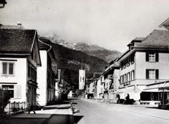 Bahnhofstrasse mit Kaufhaus Modern (rechts) im Jahre 1950. (Bild: Bilder: Archiv Hansruedi Rohrer)