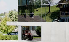 Gebäude mit Umgebungsspiegelung in Weggis. (Bild: Christa Bucher)
