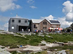 Natürlich hat sich die Architektur in den letzten Jahren sehr verändert und trotzdem ergänzen sich, wie hier bei der Leglerhütte, "Alt und Jung" recht gut. (Bild: Margrith Imhof-Röthlin)