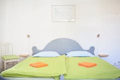Im Chalet befinden sich vier stilvoll eingerichtete Zimmer. (Bild: Jakob Ineichen)