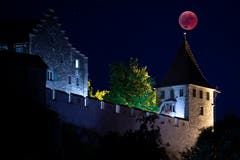Weitere Bilder aus der Schweiz: Neuhausen (Bild: Melanie Duchene / Keystone)