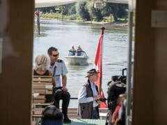 Wie viel Wasser noch unter dem Schiff in der Fahrtrinne liegt, ist nicht klar. Aber es wird immer weniger.